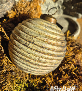 Landelijke kerstbal - Stripe White-Gold | 10 cm