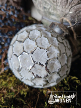 Kerstbal 'silverwhite honeycomb'