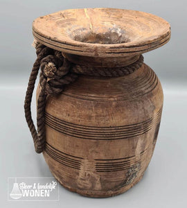 Oude Nepalese houten kruik met touw